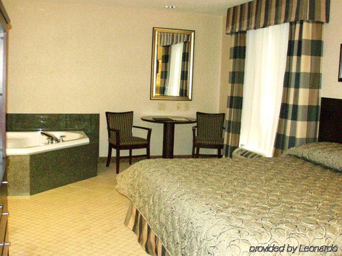 Express & By Ihg Hotel 2*