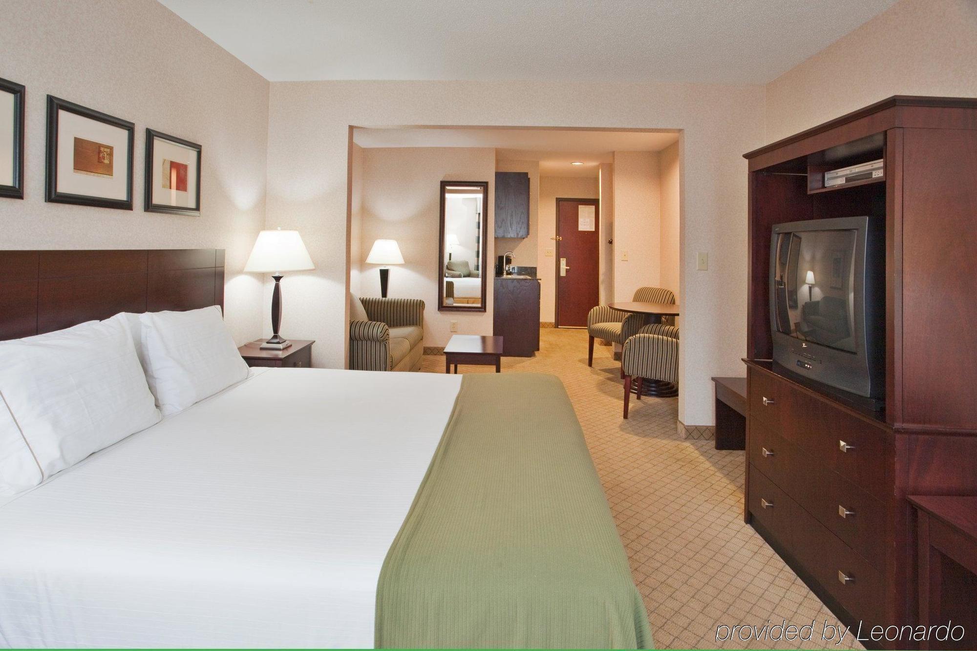 Express & By Ihg 2*