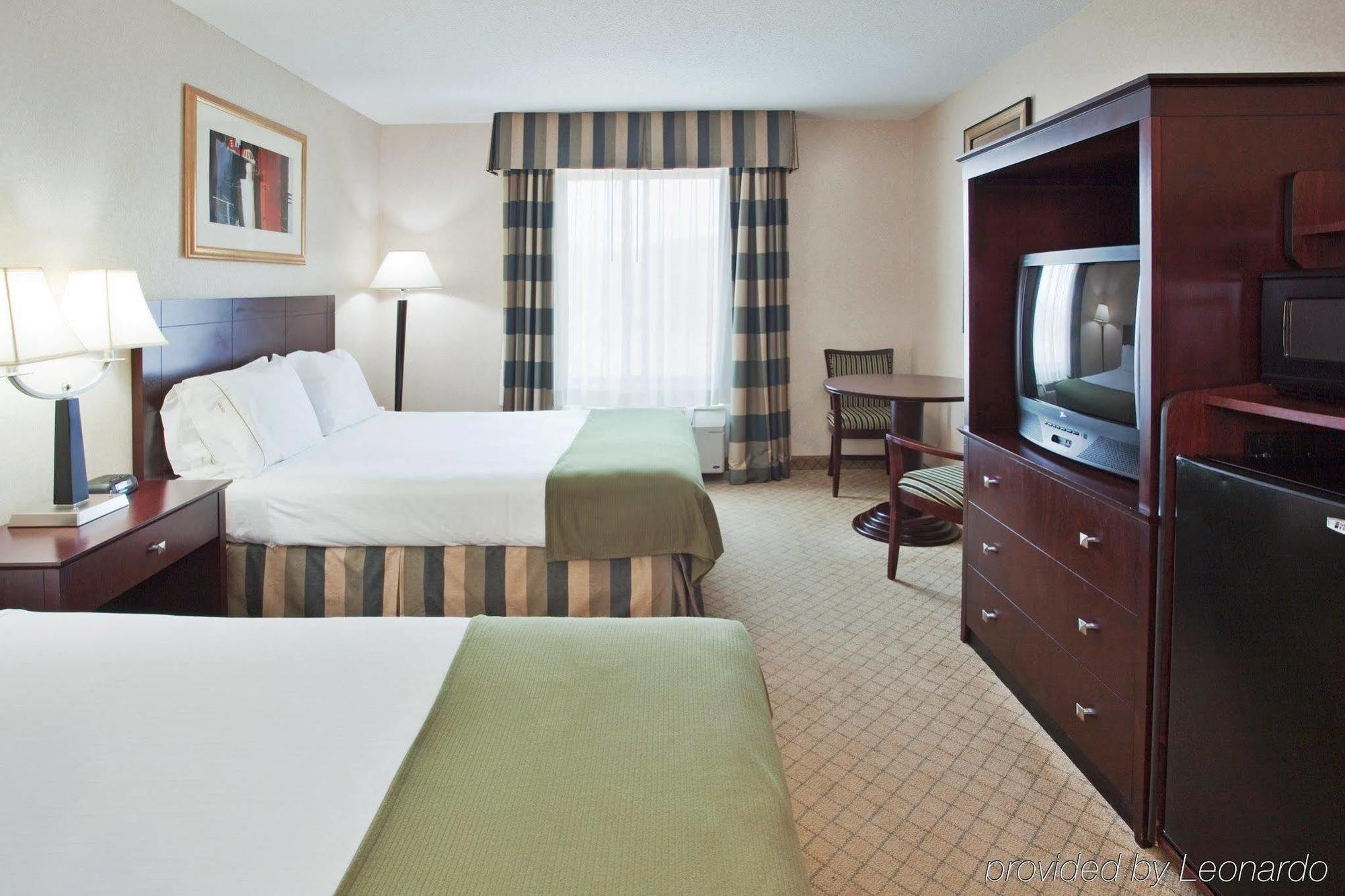 Express & By Ihg 2*